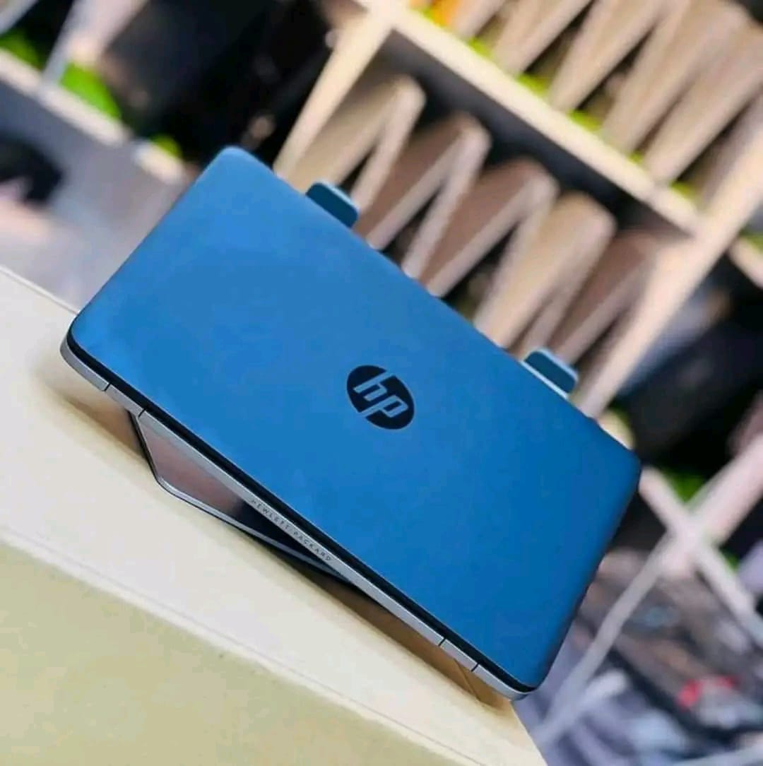 HP Elitebook 820 G2 – Image 2